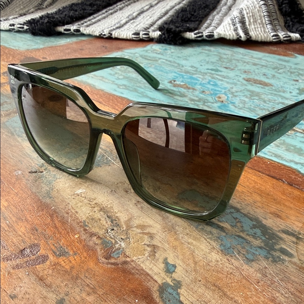 Diff Eyewear Green Oversized Square Sunglasses